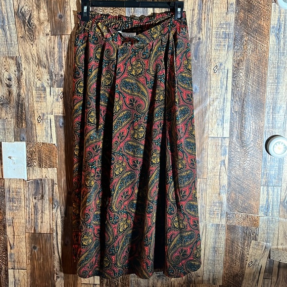 Alyssa Carr women's skirt 
With elastic waist 14 wide x 32 length size medium - Picture 5 of 5